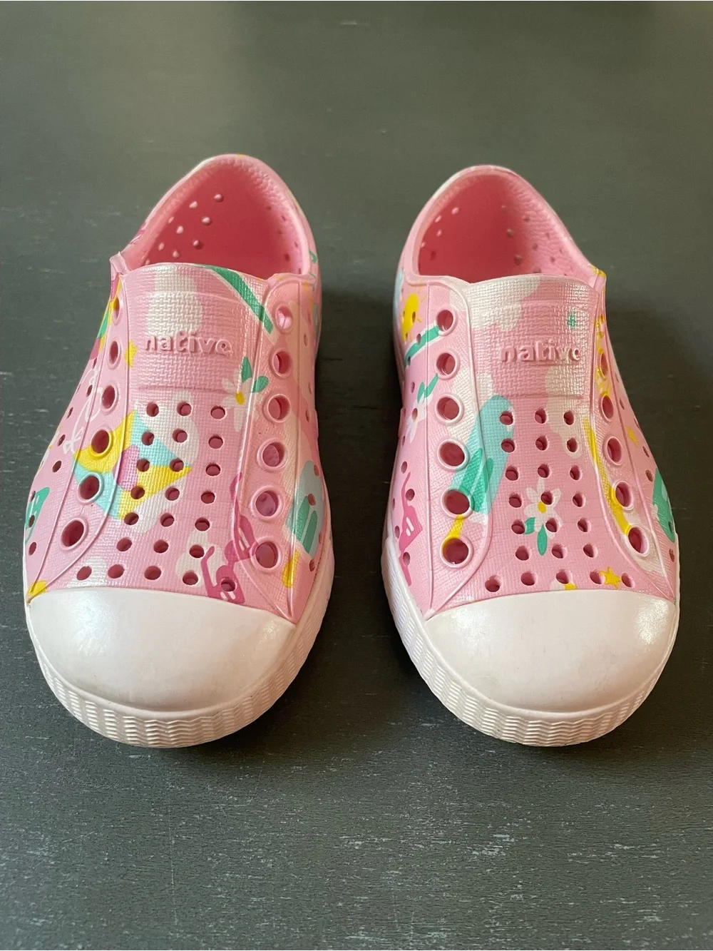Native Kids Pink Slip-On Water Shoe with Multicolor Summer Design